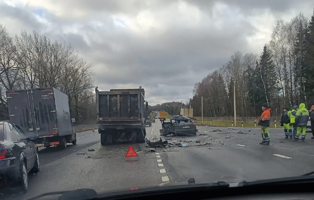 Происшествия в смоленской области. Авария на трассе м1 в Смоленской области. Авария на м1 в Смоленской. ДТП В Кардымовском районе. Авария на трассе Москва Смоленск.