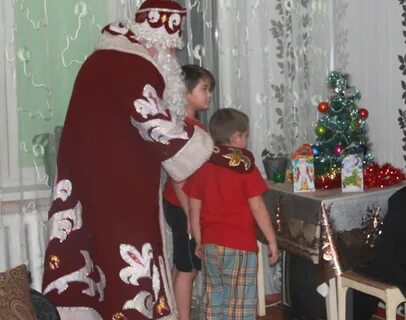 Дед мороз пришел к ребенку