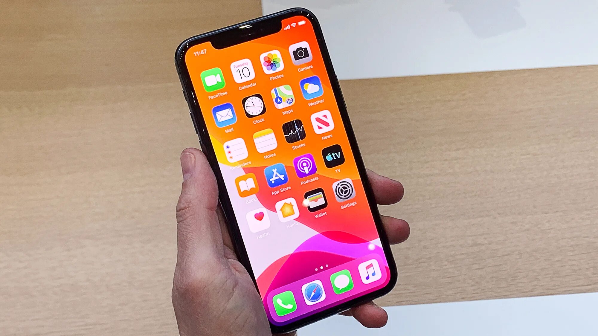 Great mobile. Iphone 11 Pro. Iphone 10. Iphone 11 s. Iphone 12 Pro Max on hand.