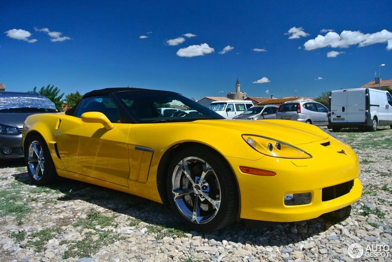 Какая машина у мажора в 1. Chevrolet Corvette c6 мажор. Chevrolet Corvette c6 Grand Sport. Chevrolet Corvette c6 Cabrio желтая. Chevrolet Corvette c6 Cabrio.