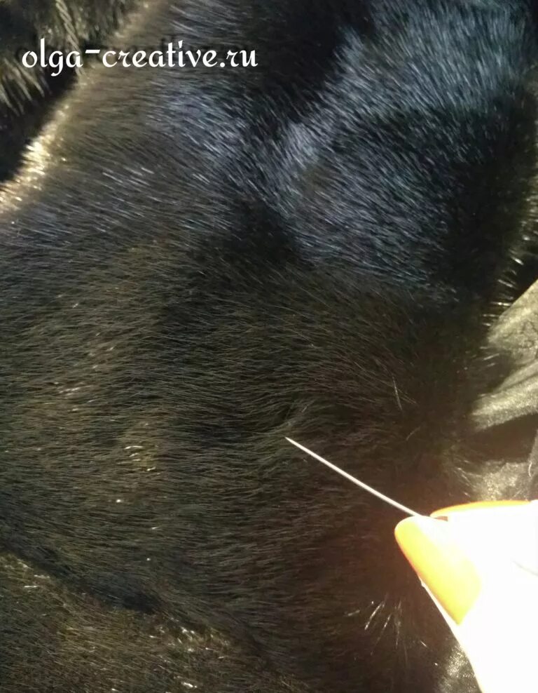 Как укрепить крючки на шубе. Застёжка у норковых шуб. Шубный крючок на шубе. Шубный крючок на шубе. Застежкина норковойй шубе.