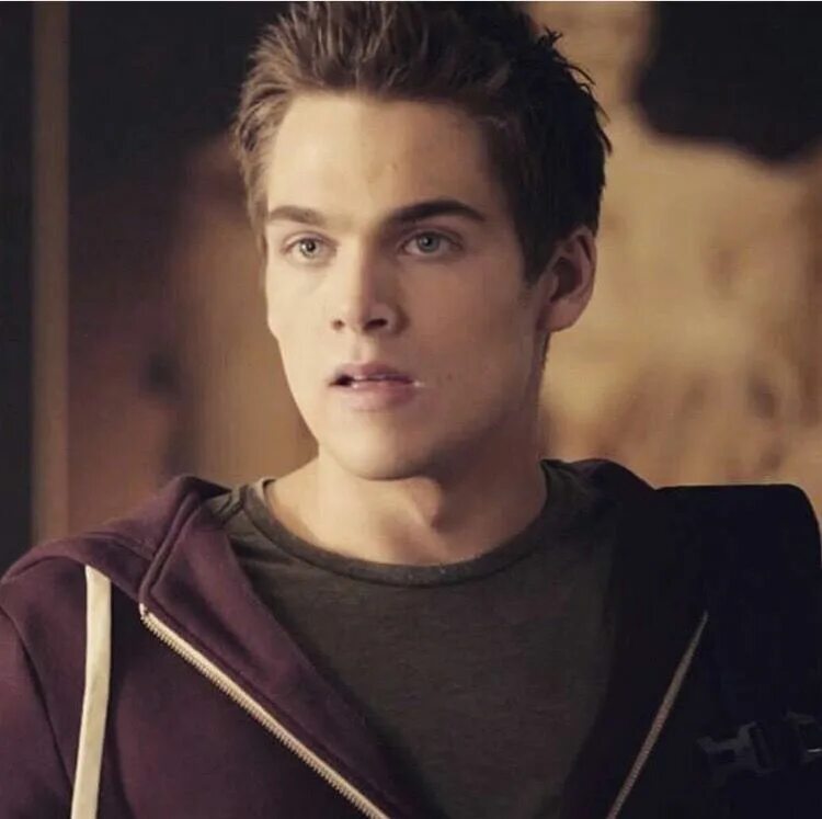 Лиам данбар волчонок актер. Лиам данбар. Лиам данбар волчонок. Лиам волчонок. Лиам волчонок.