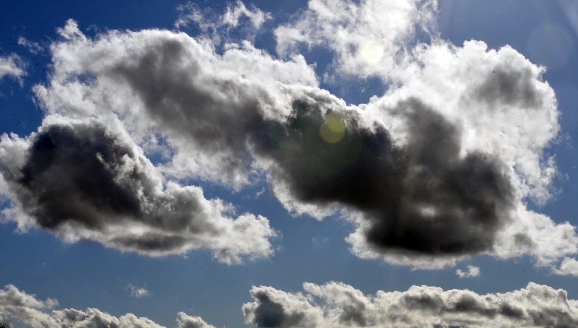 Look at those clouds. Пасмурно с прояснениями. Облачно с прояснениями картинка. Облако с дождем.