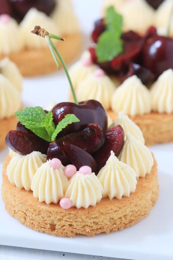 Французские пирожные Французская кухня Desserts, French desserts, French pastrie