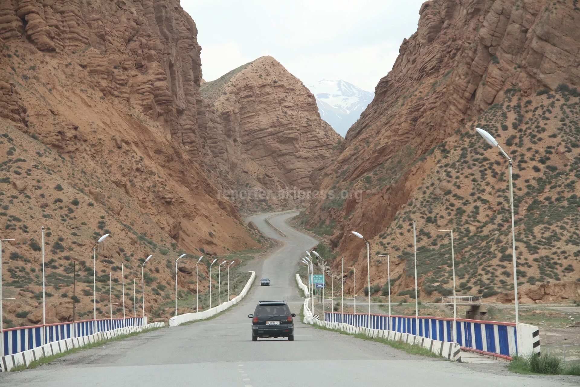 Достопримечательности нарына кыргызстан. Город нарын. Киргизия горы нарына. Нарынская область кыргызстана. Нарын киргизия.