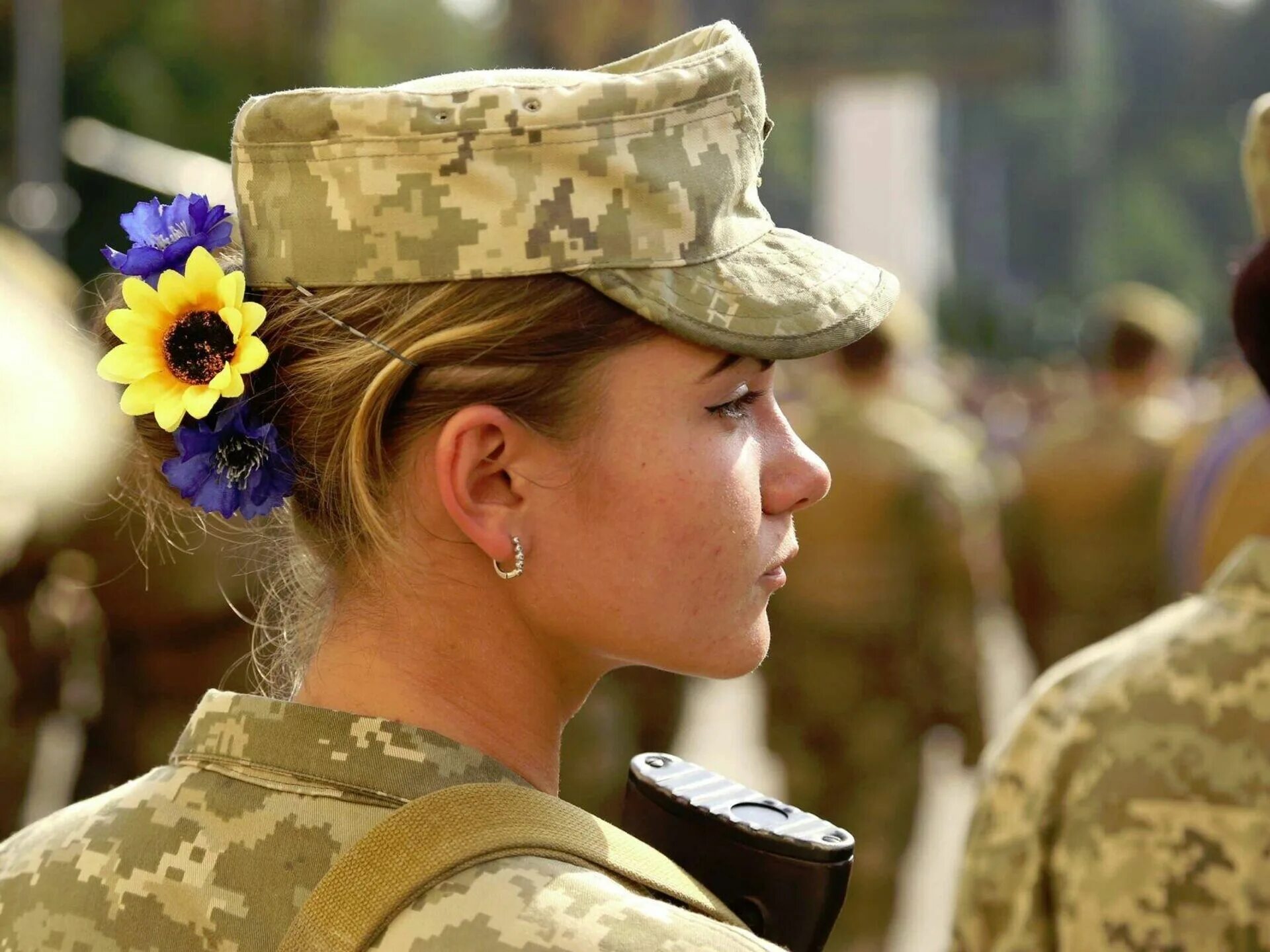 Женщины в украинской армии. Женщины военные Украина. Женщины солдаты Украины. Девушки в армии Украины.