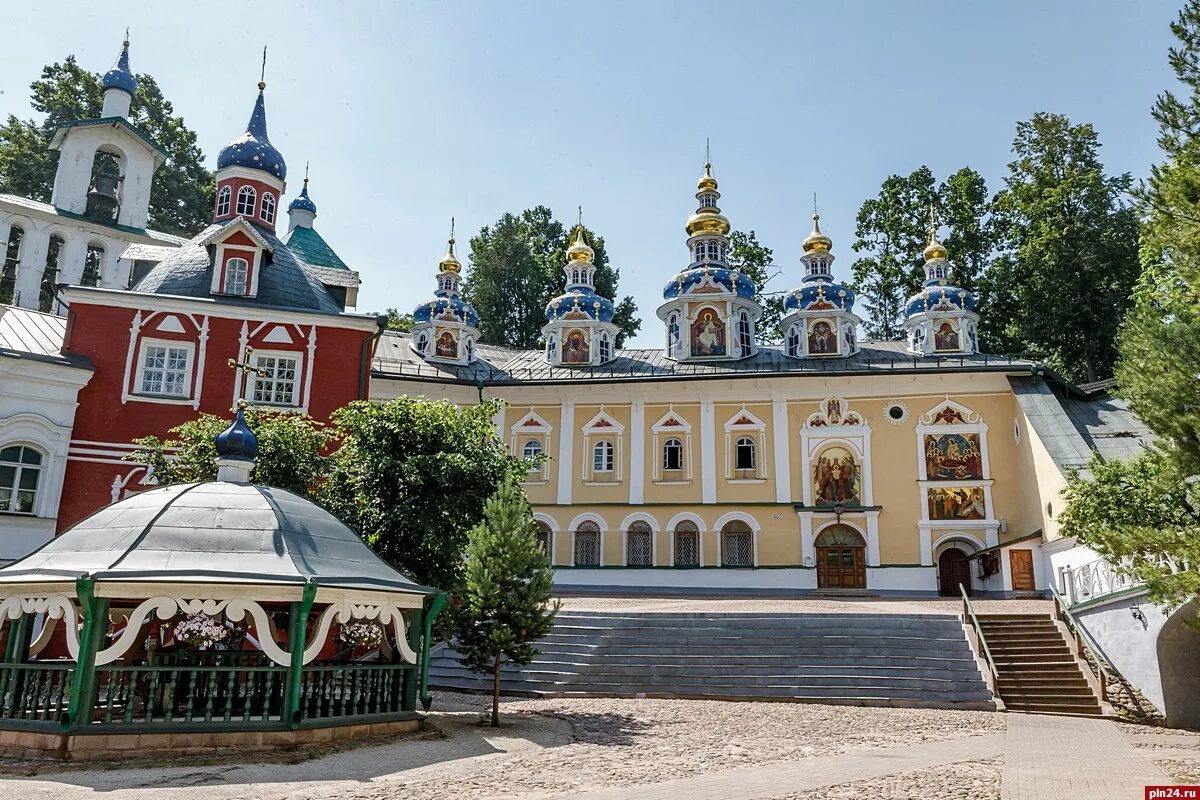 Псково-Печерский монастырь. Псково-Печорский монастырь, Печоры. Псково-Печерский монастырь Лавра. Псков монастырь Печоры.