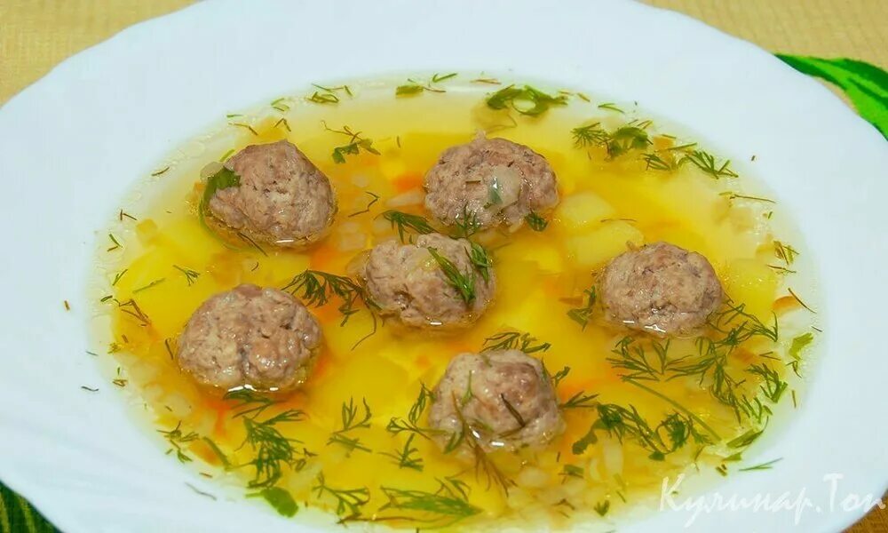 Суп из фарша с рисом и картошкой. Суп с фрикадельками. суп с мясными фрикадельками. рисовый суп с фрикадельками. суп с фрикадельками и картошкой.