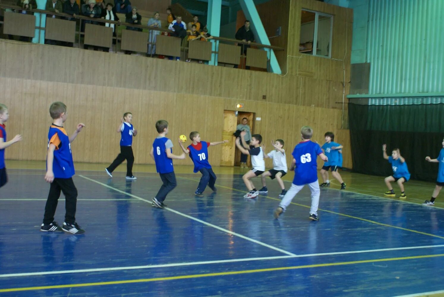 бегуны в городе. манеж ифкис. чемпионат дфо по легкой атлетике мочалов. легкая атлетика оренбург 15-16. легкая атлетика девочки.