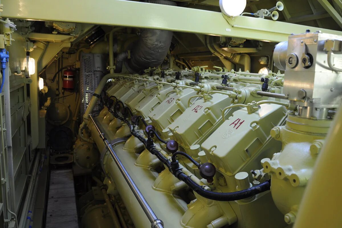 Какие были дизеля тепловоза. Дизель тепловоза 2тэ116. Какие были дизеля тепловоза. 15д100 дизель-генератор. Дизель тепловоза тэп70.