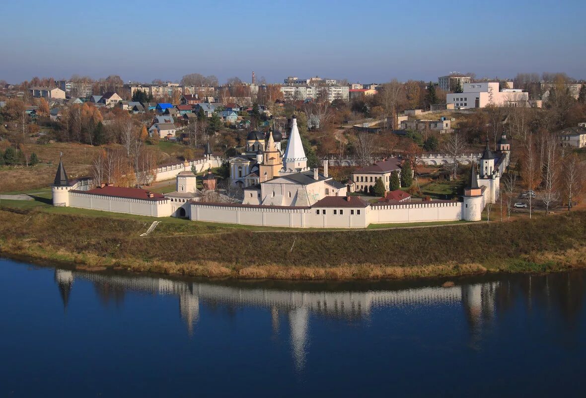 Старица монастырь. Старицкий свято-успенский монастырь. успенский монастырь старица. свято-успенский монастырь в старице тверской области. старицкий монастырь тверская область.