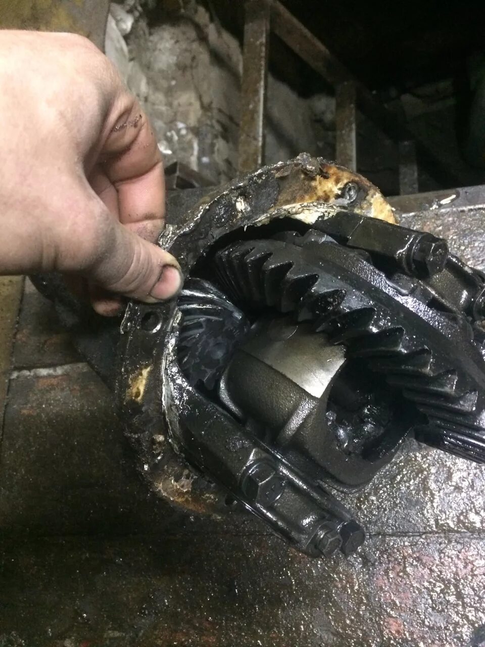 Редуктор колесный 211. Заклинило редуктор. Заклинил редуктор. Заклинил редуктор на [утер 4100. Заклинило редуктор.