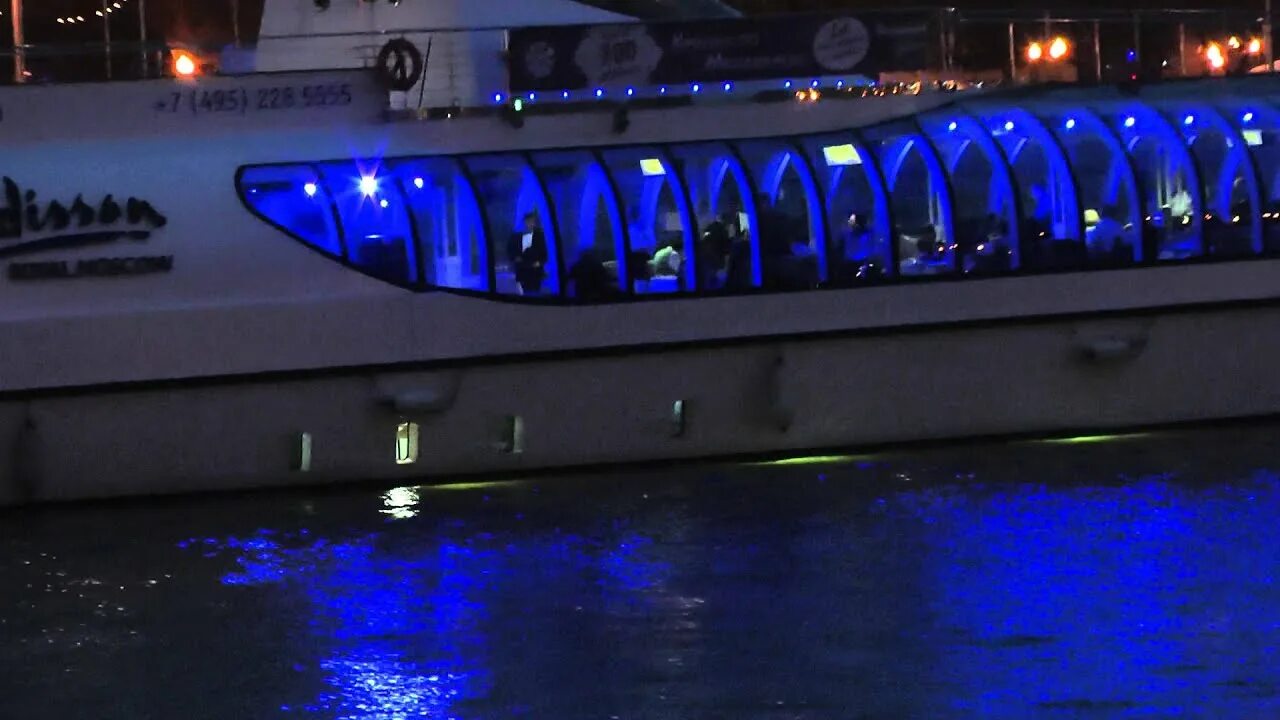 Теплоход рэдиссон ледокол. Яхта флотилии «рэдиссон ройал». Речные прогулки по москва-реке рэдиссон. Ледокол на москва реке рэдиссон. Теплоход рэдиссон.