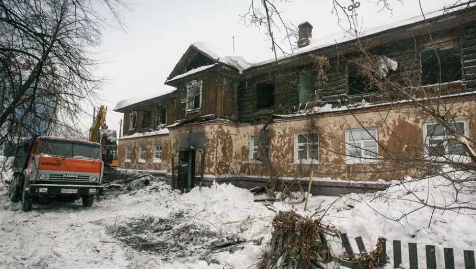 Бараки центр. Барнаул бараки. барак здание барнаул. барак улица никитина. бараки в барнауле на улице полевая.