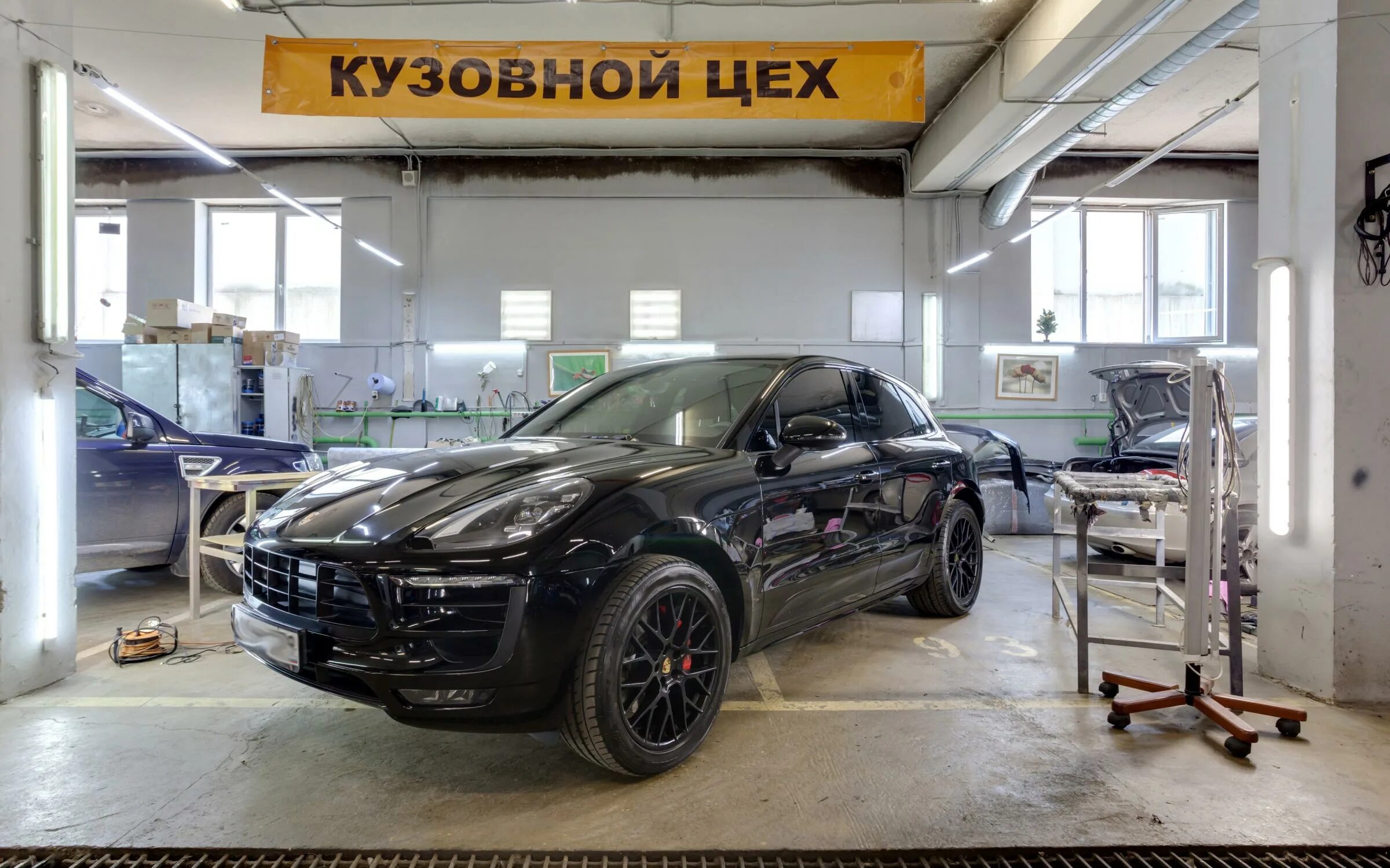 Комплектация участка кузовного ремонта. Кузовной автосервис. Участок кузовного ремонта. Автослесарь кузовном цехе. Шмит моторс.