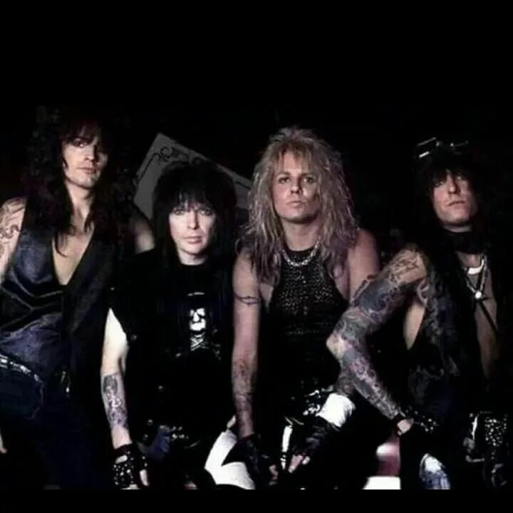 Мемы мотли крю. Feelgood фото. Motley crue 1989. Motley crue. Мотли крю группа.