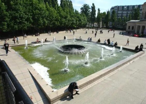площадь сталинград в париже. леду. бульвар сталинград в париже. площадь сталинградской битвы в париже. площадь сталинград во франции.