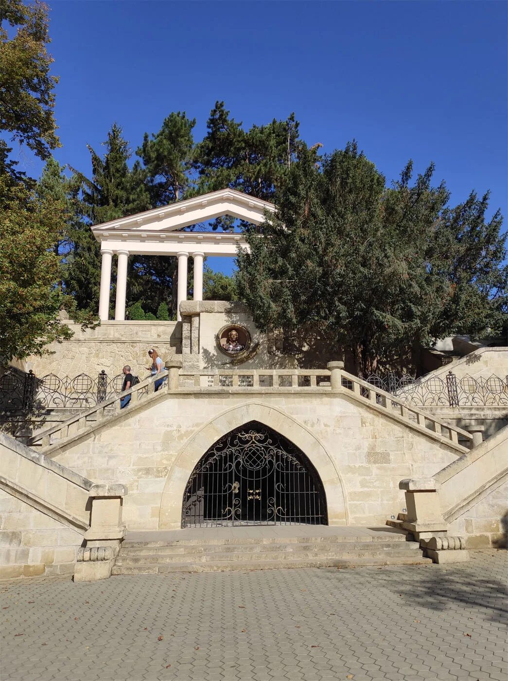 Памятник лермонтову в кисловодске, 2001 год. Кисловодск лермонтовская площадка. Демон лермонтова в кисловодске. Кисловодский парк лермонтов. Парк лермонтова кисловодск.