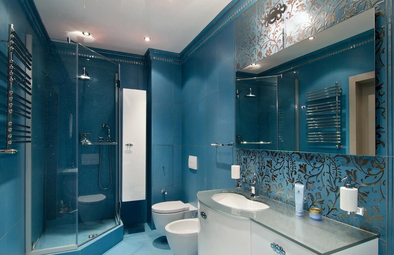 Ванная комната ру. Ванная комната. Синяя ванная комната. Интерьер ванной комнаты. Ванная в синем цвете.