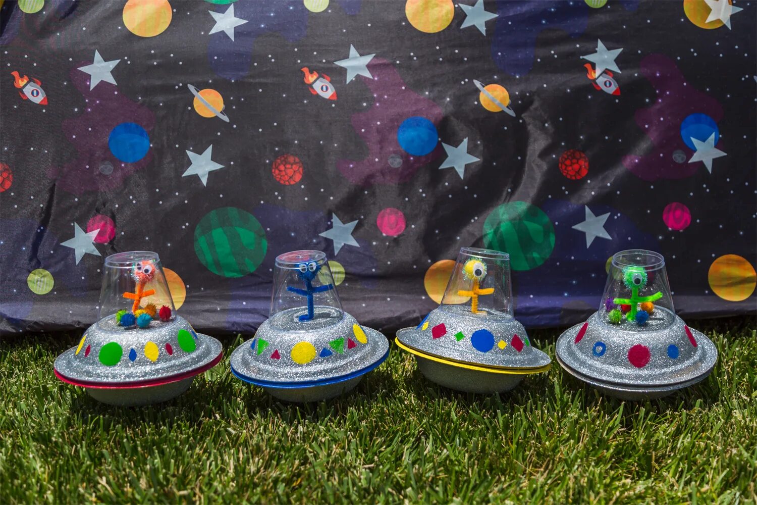 поделки на тему космос. конкурс нло. летмющая тарелка подделка. инопланетный корабль. летающая тарелка.