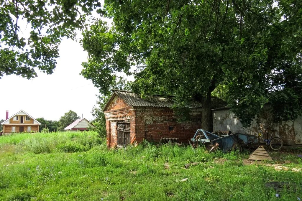 Село красные горки нижегородская область. Усадьба Оболенских Воротынский район. Усадьба князей Оболенских Нижегородская область. Усадьба Оболенских красная горка. Дом князя Оболенского красная горка.