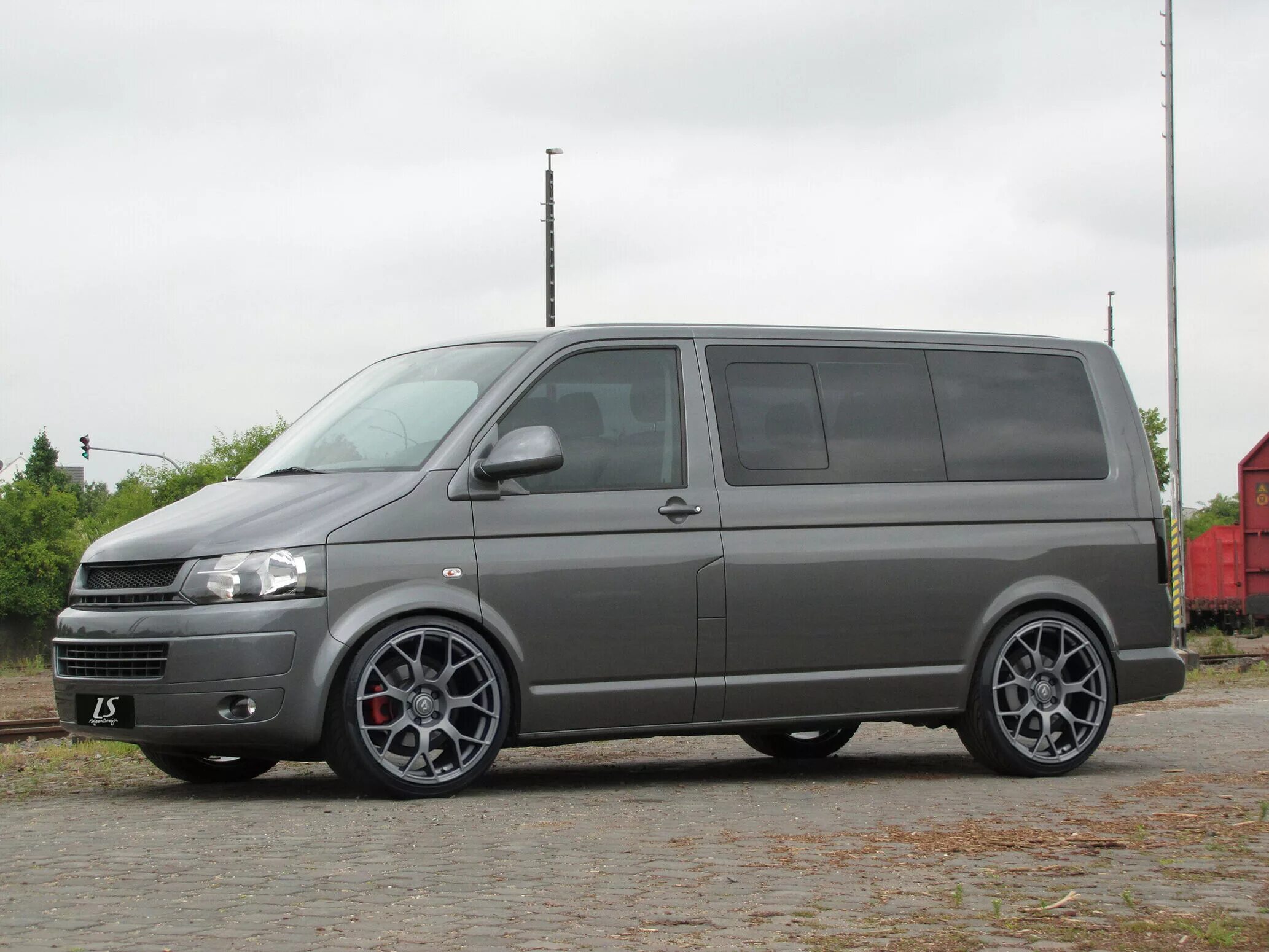 Диски транспортер т5. VW Caravelle t5 Tuning. Volkswagen Caravelle т5 r19 колеса. VW t5 r20. Фольксваген Мультивен т5.