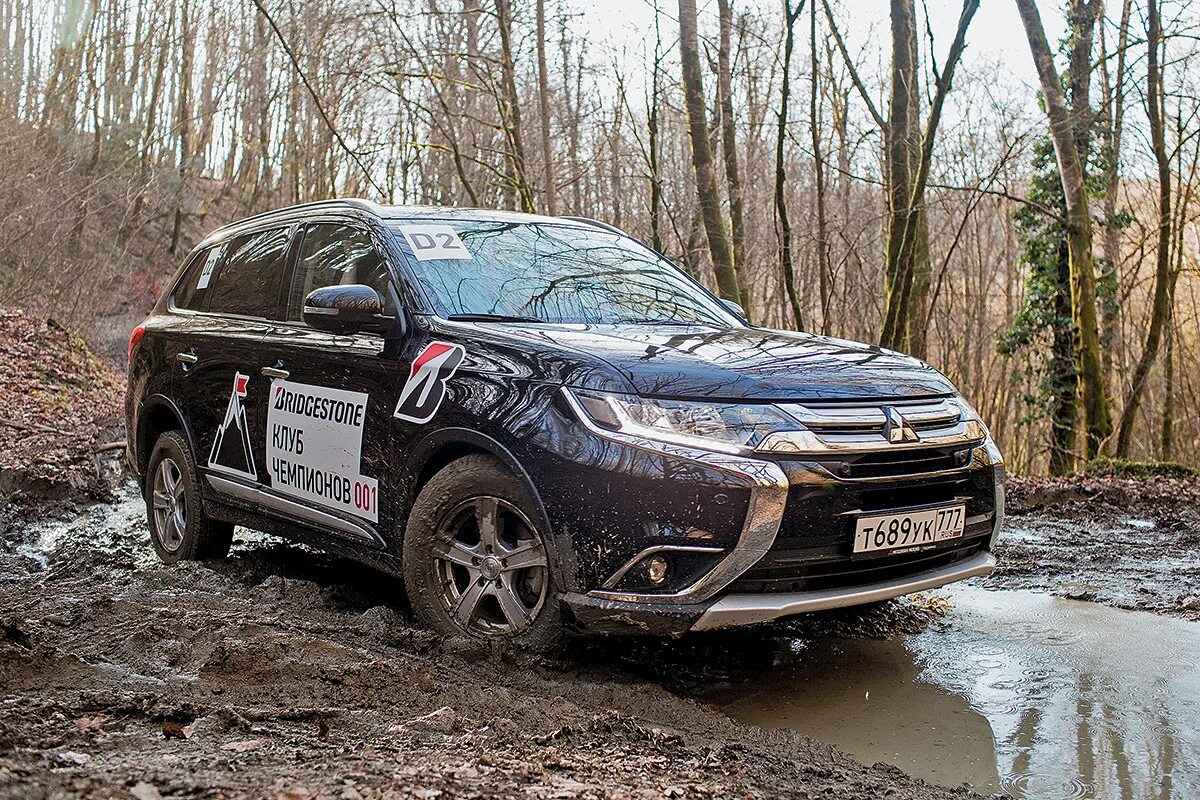 Mitsubishi outlander резина. Mitsubishi Outlander грязевая резина. Bridgestone Dueler a/t 001 на Митсубиси Аутлендер 3. Dueler a/t 001. Грязевая резина на Mitsubishi Outlander 3.