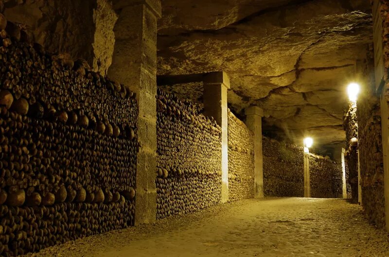 в. катакомбы парижа. парижские катакомбы париж. французские катакомбы. катакомбы парижа (catacombs of paris), франция.