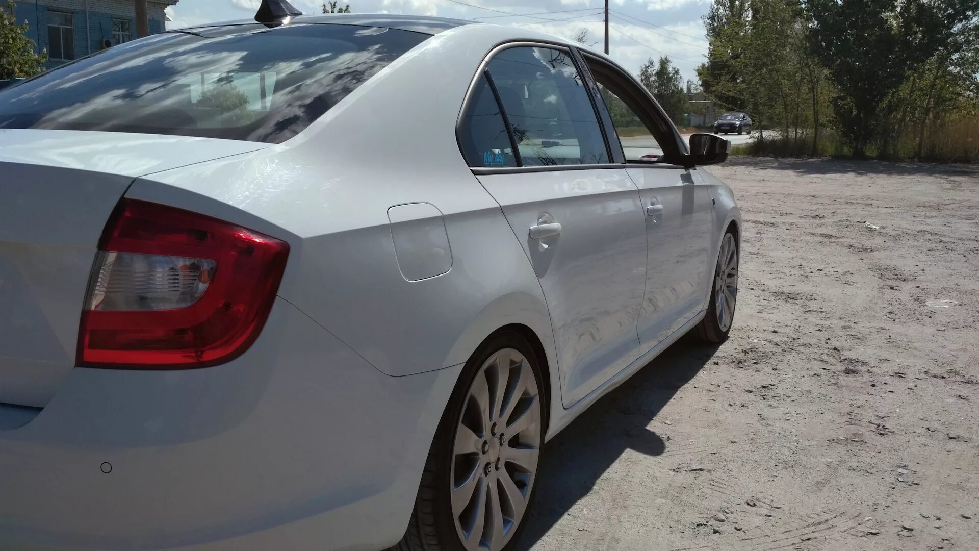 Skoda rapid 2 на 18 дисках. Skoda rapid r18. Диски рапид r17. Диски рапид 18. Диски r18 skoda rapid.