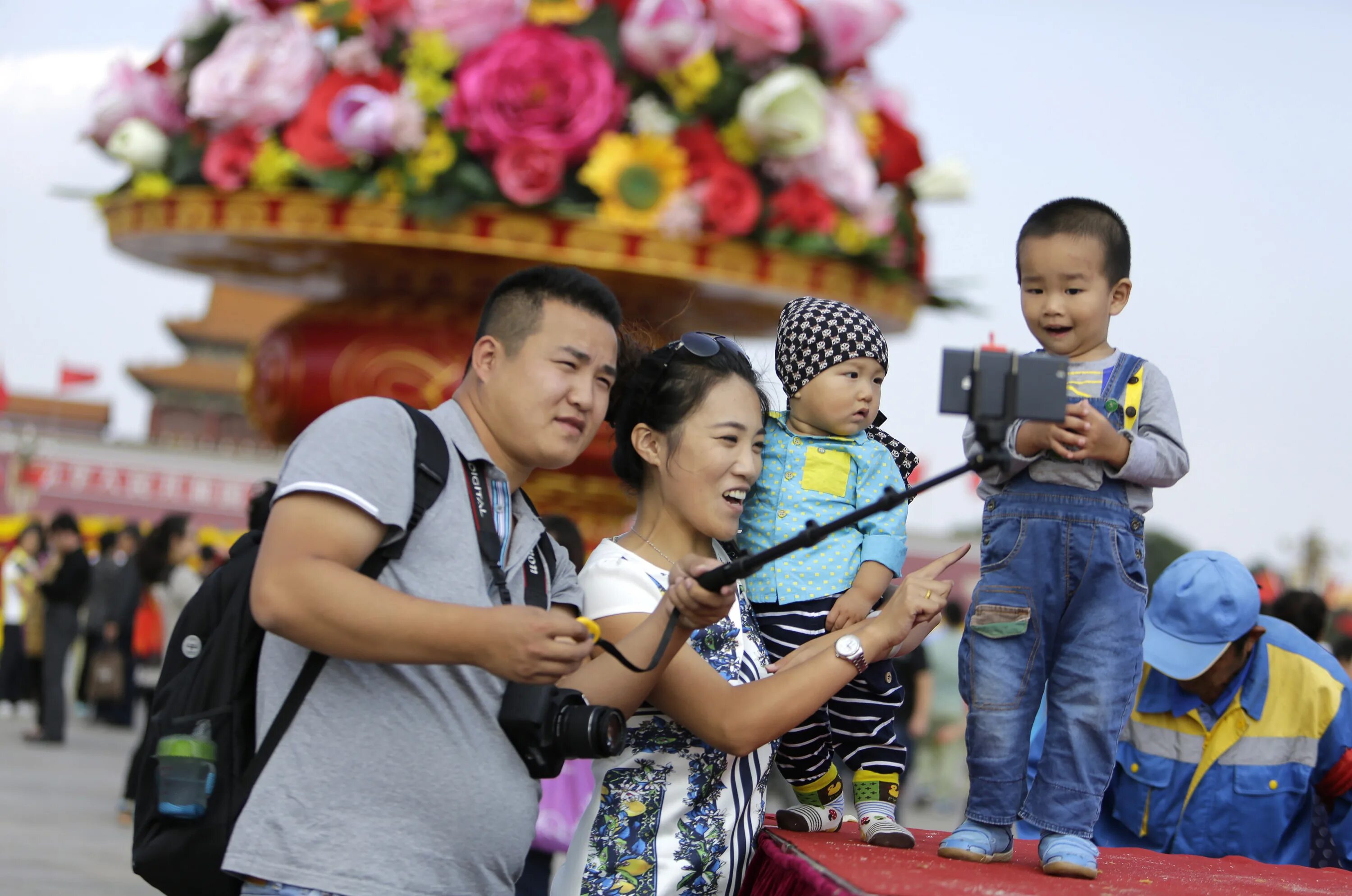 Одна семья один ребенок почему. Китайские семейные традиции. Семья в Китае. Китайцы дети. Семья на китайском для детей.