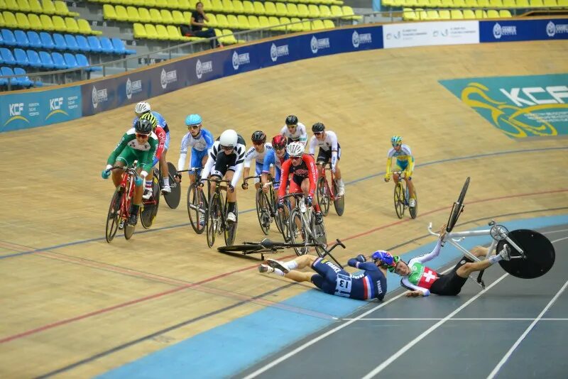 Тренер по велоспорту. Мергасова Яна Велоспорт. РГУФК Велоспорт. Велосипед трек соревнования. Апшеронская команда по велоспорту.