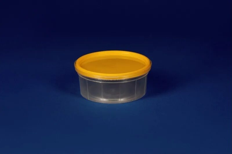 пластиковый томск. пластик в магазине. мир пластмассы. двухцветные пластиковые изделия. полиэтиленовая тара.