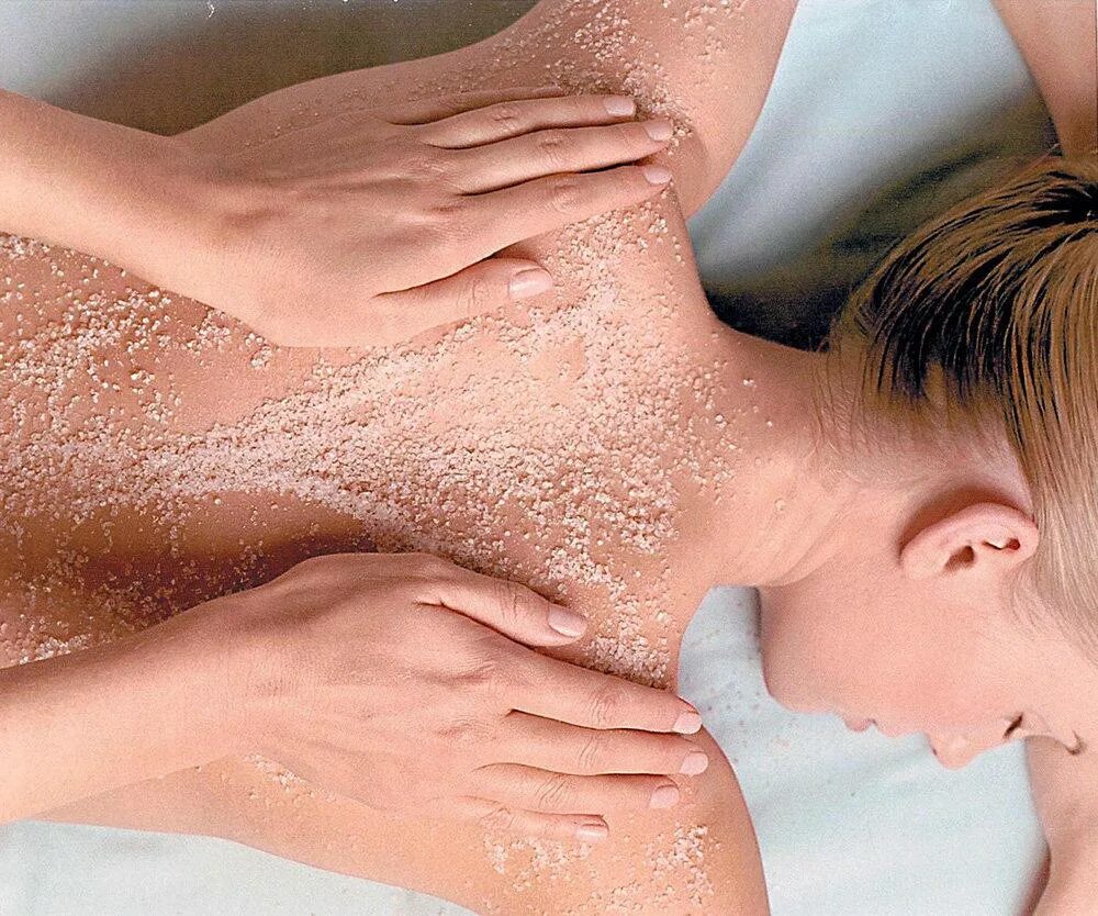 Обертывание пилинг. Скрабирование spa. пилинг для тела. спа процедуры скрабирование. пилинг массаж.