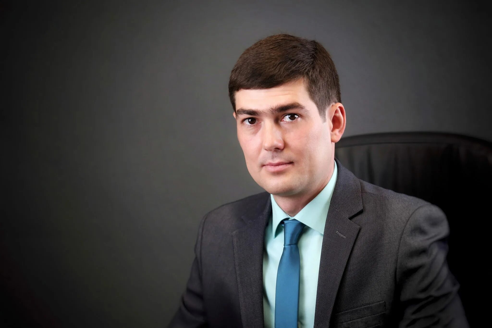 Директор молодежный. Ринат садыков министра по делам молодежи рт портрет. Александр щеряков фестиваль уличного кино. Валерий беляев, директор тамбовского молодежного театра. Денис кривцов оренбург.