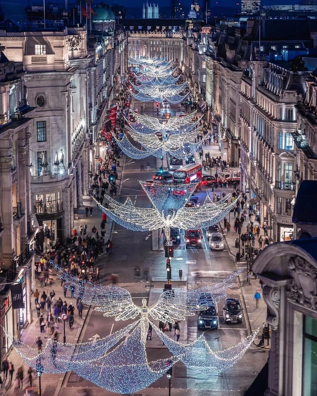 Angel london. Риджент стрит Лондон. Рождество в Лондоне. Улицы Лондона. Праздники в Лондоне.