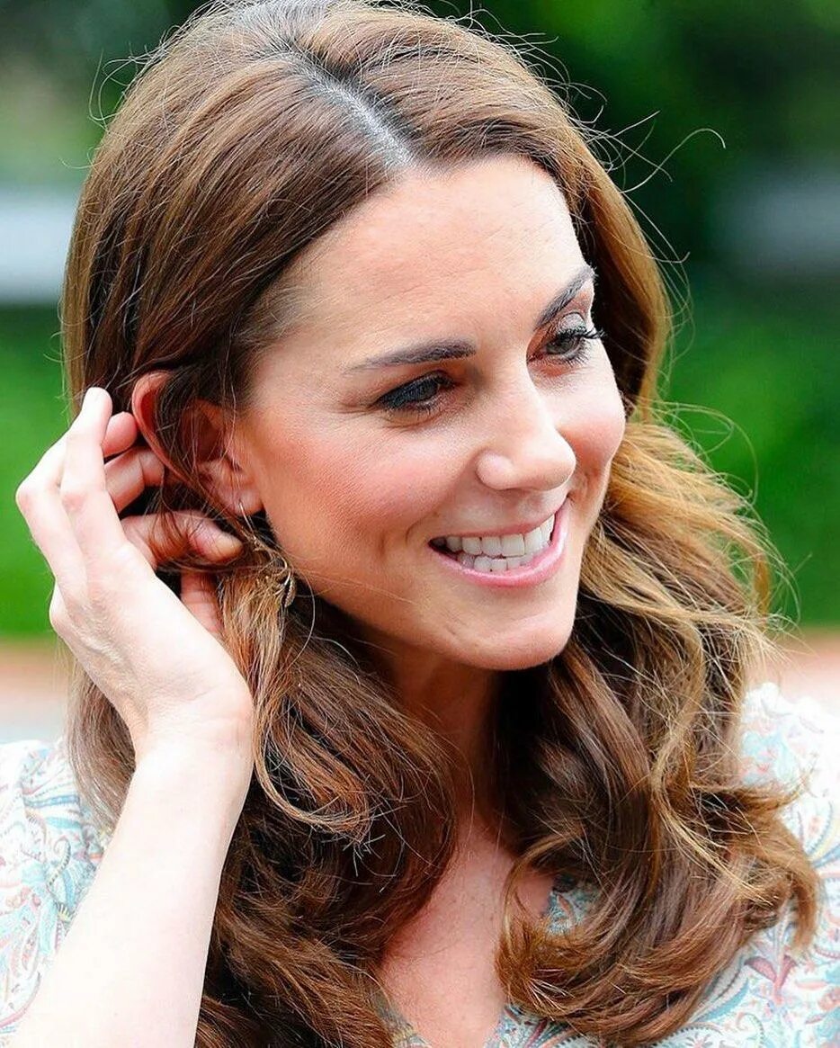 Кейт миддлтон. Кейт миддлтон. Герцогиня кембриджская кейт. Кейт миддлтон портрет. Герцогиня кембриджская кэтрин миддлтон.