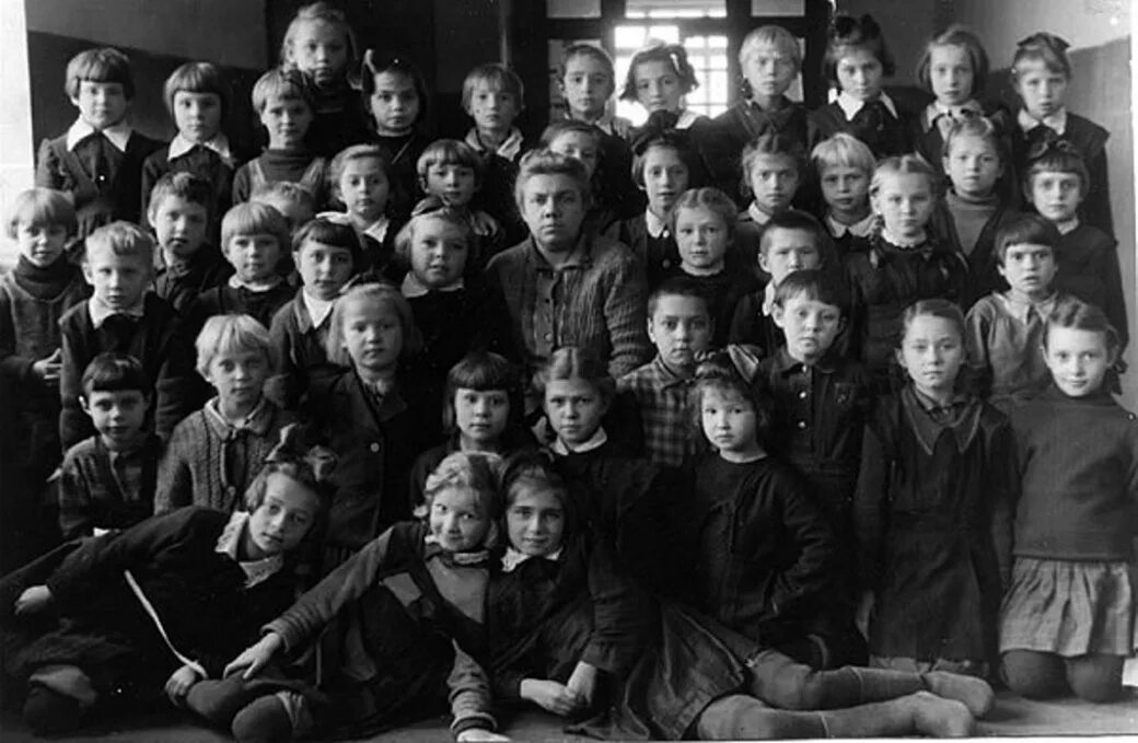 Школа 40 х годов. Советская школа 30 годов. Школа в 50-е годы ссср. Райхеля. Выпускницы школ 70-х годов.