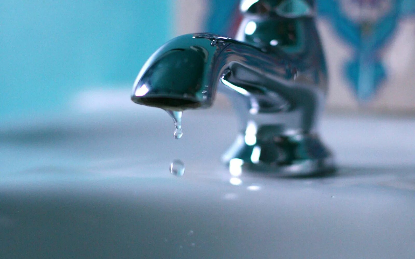 Включи воду на 50. Чистая вода. Включить воду. Вод 50. Кран с тонкой струей.