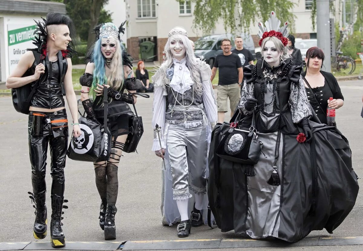 Где найти гота. Готика субкультура. Готический фестиваль (Wave Gotik Treffen). Готика субкультура молодежь. Готы Молодежная субкультура.