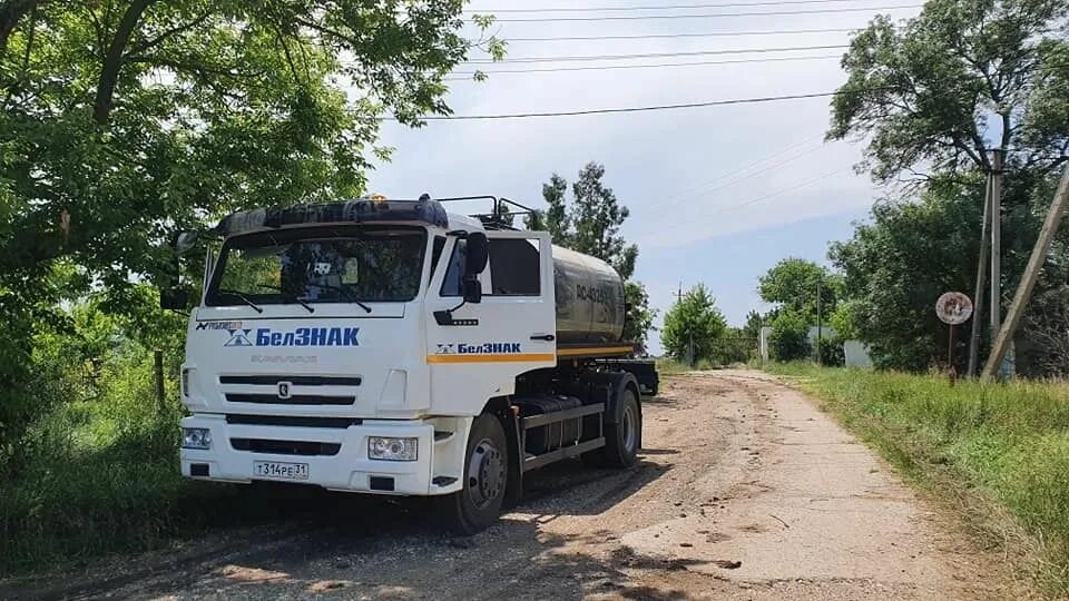 Ремонтное крым. Петровка Красногвардейский район Крым. Плодородное Крым Красногвардейский район. Красногвардейское Красногвардейский район Крым ремонт дороги. Ремонт дорог в Крыму Красногвардейском районе.