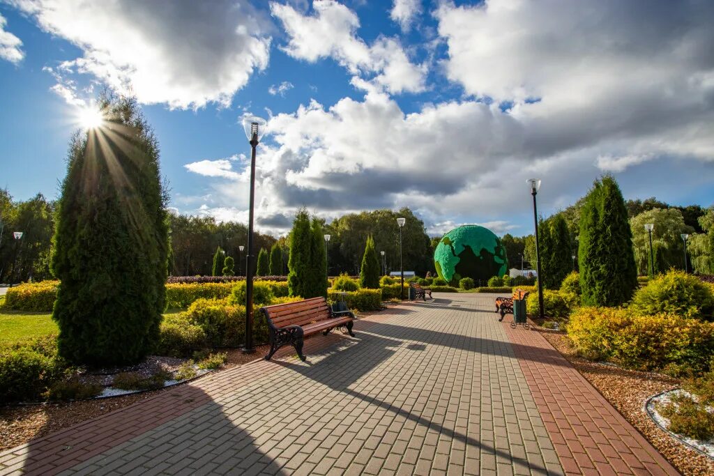 Тула 8 мая. Рогожинский парк тула. тульская область красивый парк. золотой парк тульская область.
