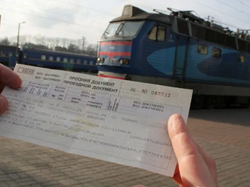 Белорусская железная дорога купить билет. Билет на поезд. Билеты на поезд в руках. Фотография билета на поезд. Билеты на поезд Украина.