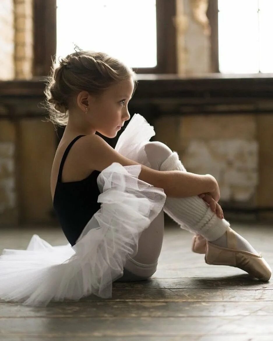 Маленькие и большие танец. Маленькая балерина. Хореография для детей. Танцы для девочек. Детский балет.