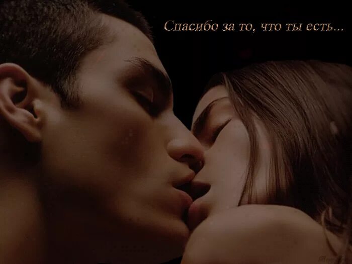 нежно т. страстный поцелуй. объятия в постели. объятия мужчины и женщины. нежно т.