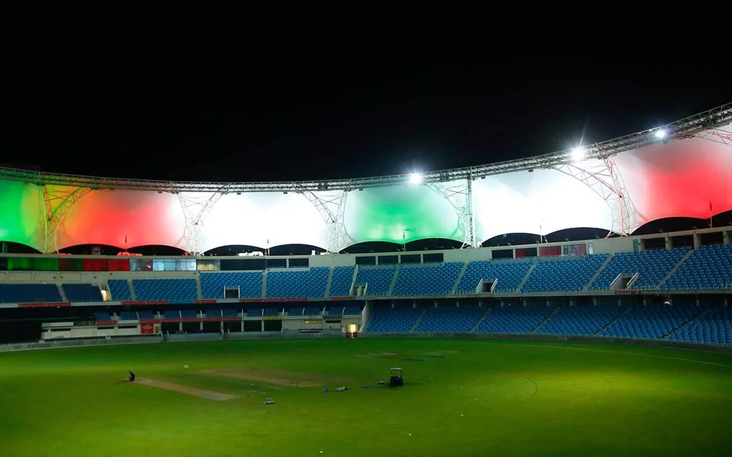 Футбольный стадион в Дубае. Чанг Арена Бурирам стадион. Dubai International Cricket Stadium. Дубай спорт Сити стадион.