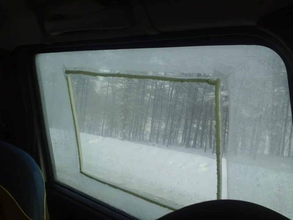 Стекло на якутском. Утепление авто якутск. Якутия стекла на авто. Установка второго лобового стекла в якутии. Форточка в стекле автомобиля.