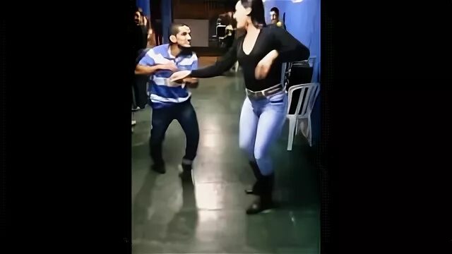 Танцующий карлик с девушкой. Танцующий карлик с девушкой
