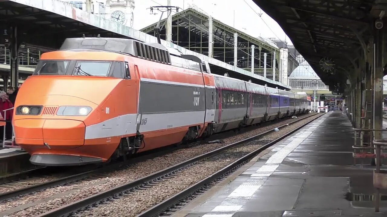 Высокоскоростные поезда франции tgv. Париж лион поезд. Tgv 1987. Tgv 306. Поезд на париж.