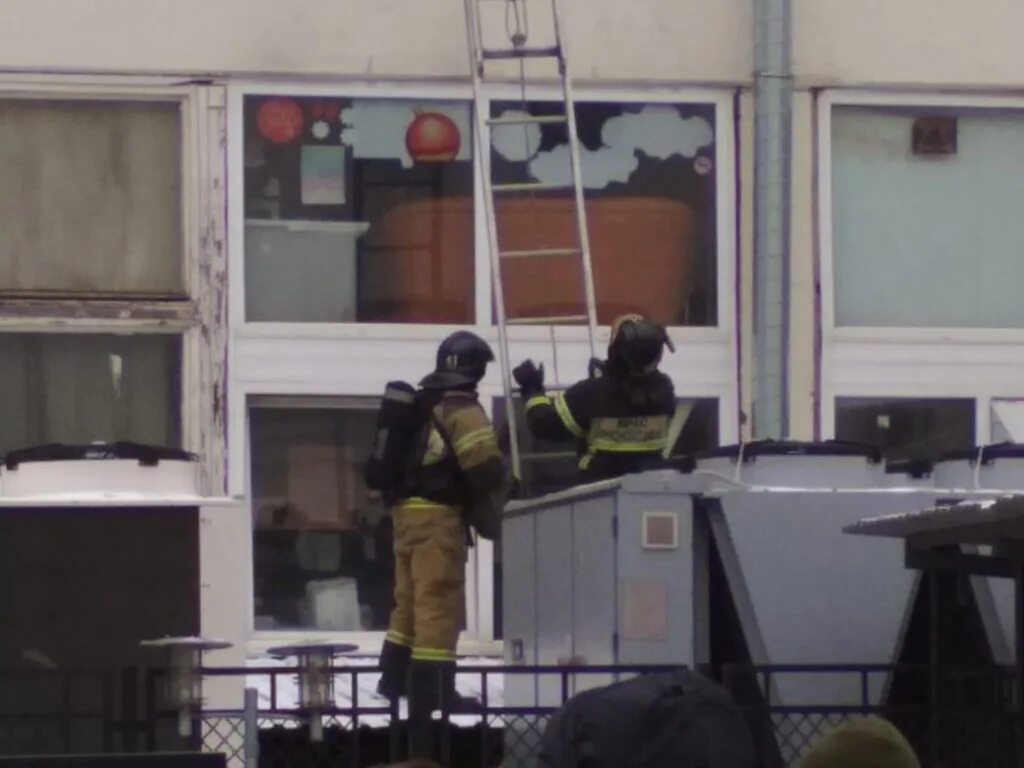 Ленинградское шоссе 124к1 пожар. Пожар на ленинском проспекте 3. Пожары на промышленных предприятиях. Дом перцова на лиговском проспекте. Пожар на бескудниковском бульваре 36.