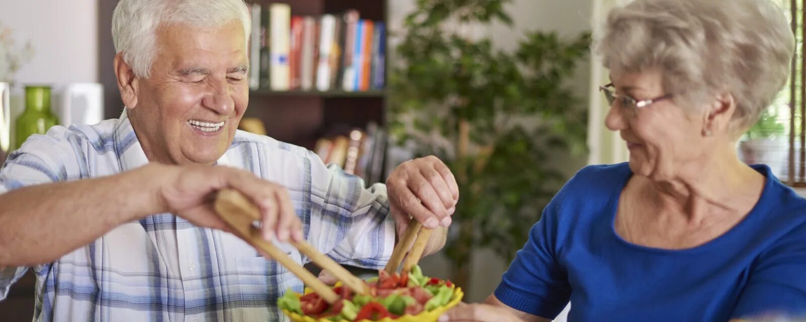 Правильное питание для пожилых. Здоровье в пожилом возрасте. ЗОЖ В пожилом возрасте. Пожилые люди.